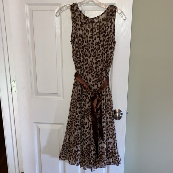 Jessica Howard Leopard Print Midi Dress - Picture 6 of 8